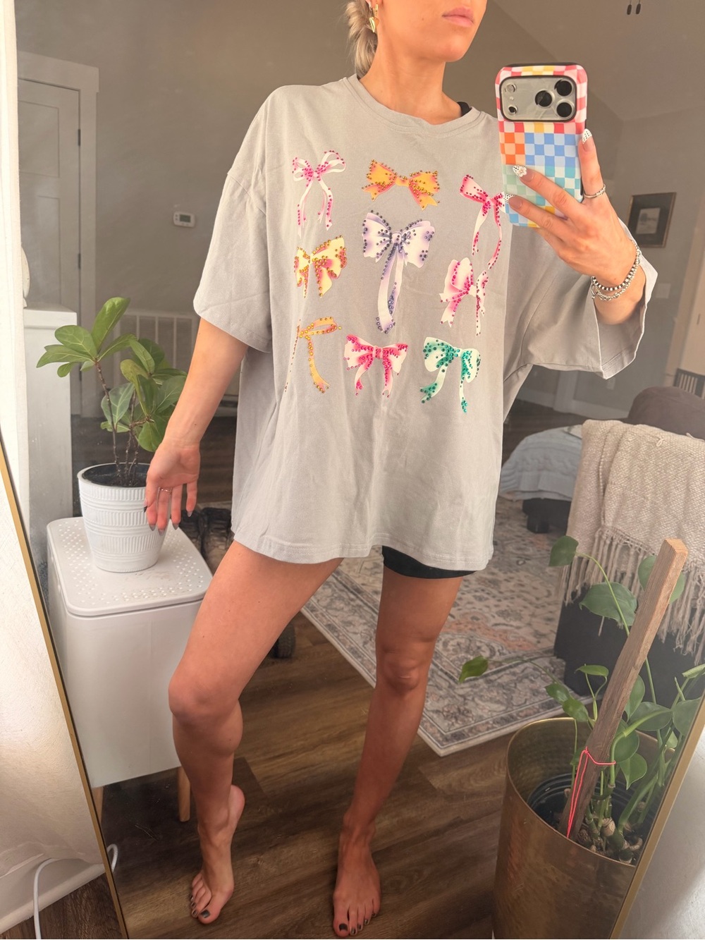 Fantastic Fawn Oversized Tee, Size Small but can fit up to Large! Bow Detail 🎀🎀